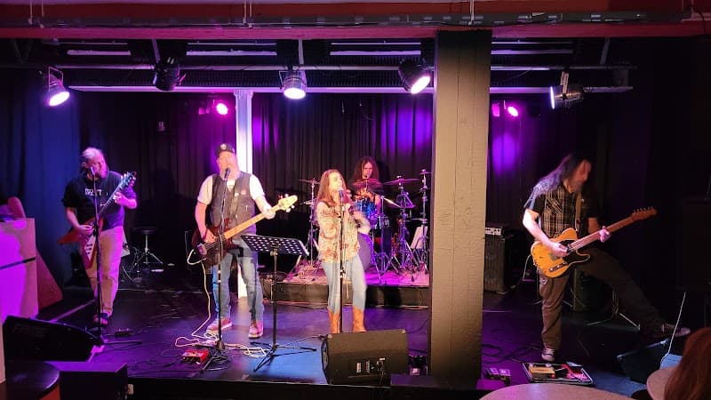 Hennie's Inn Musiker Treff